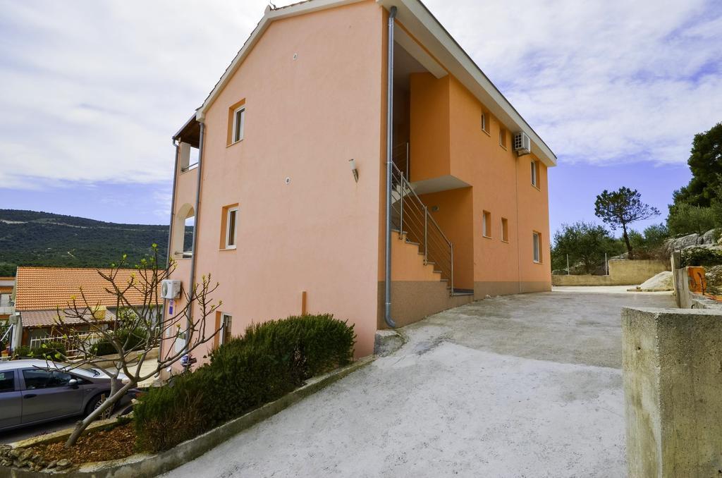 Apartments Iva Marina Exterior photo