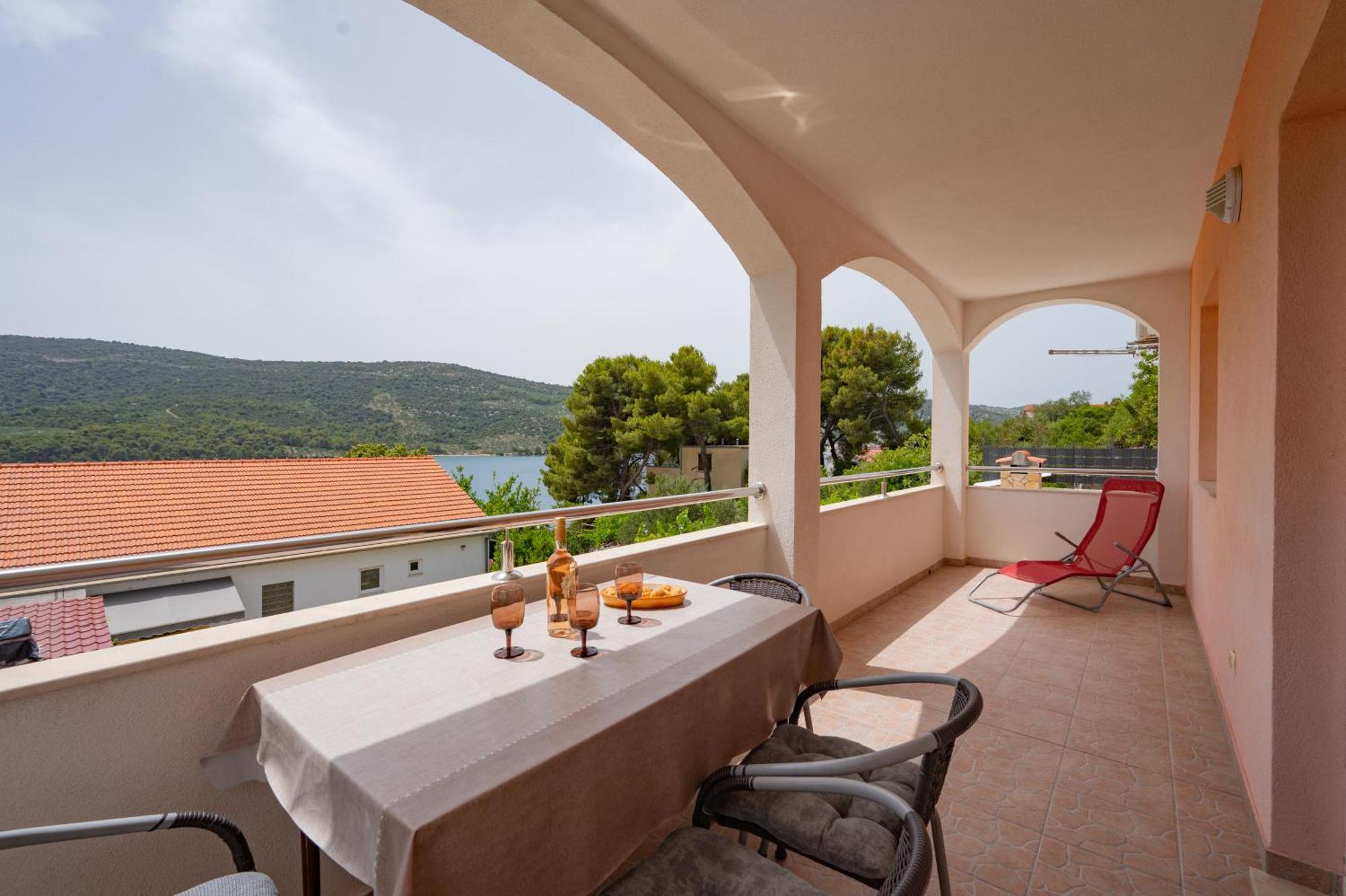 Apartments Iva Marina Exterior photo