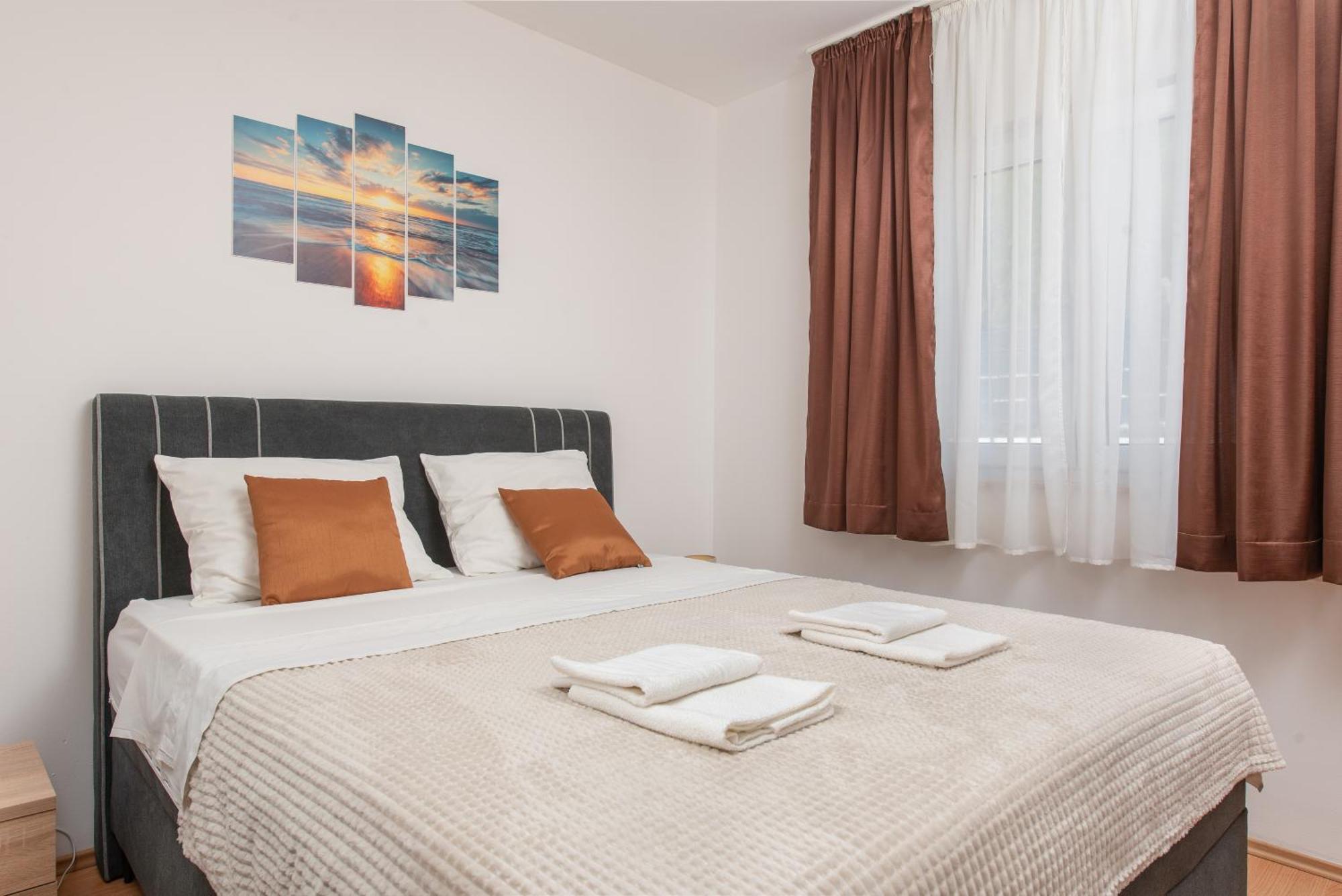 Apartments Iva Marina Exterior photo