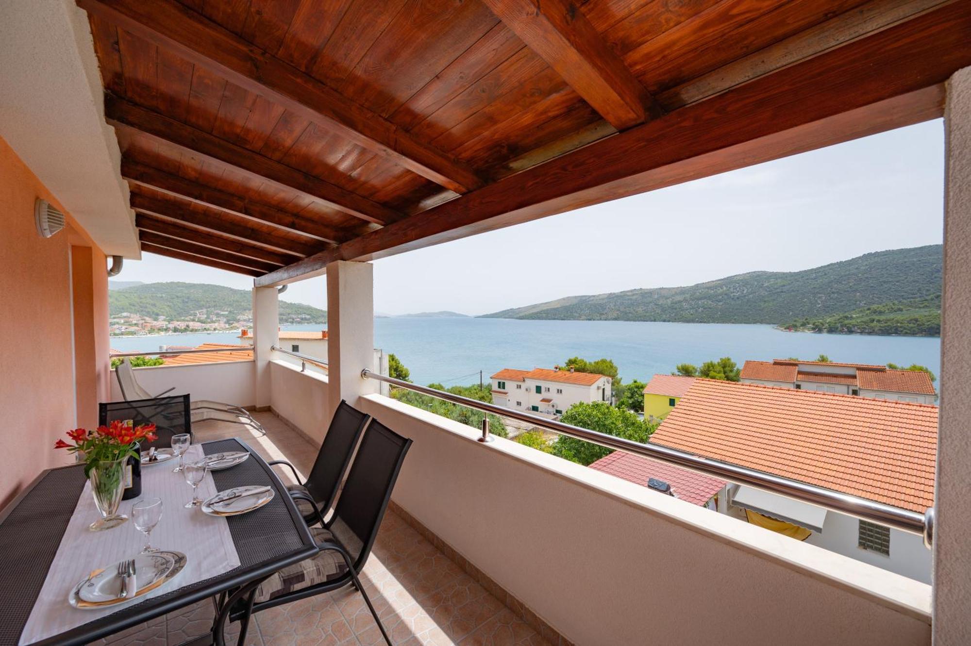 Apartments Iva Marina Exterior photo